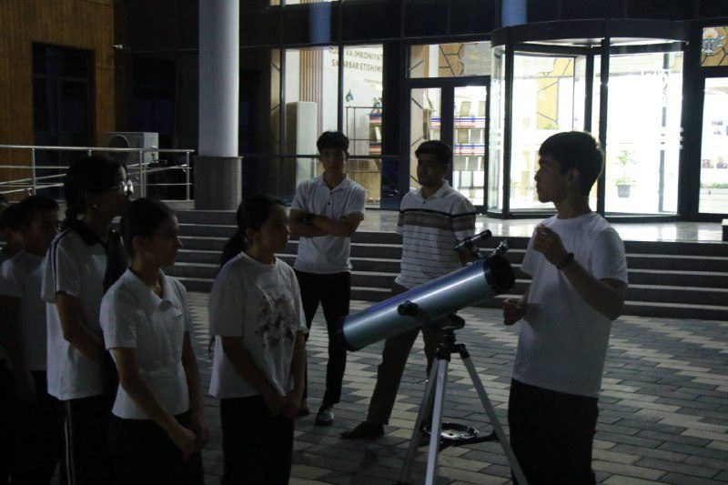 The Moon up close: a telescope observation
