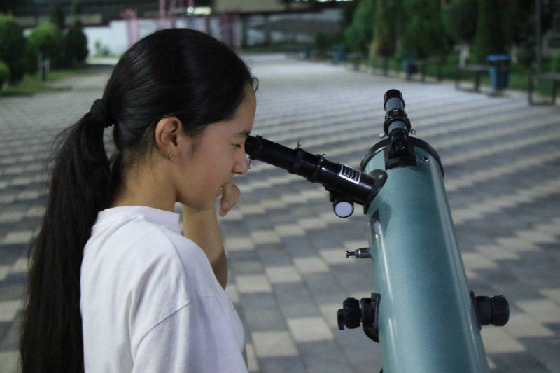 The Moon up close: a telescope observation