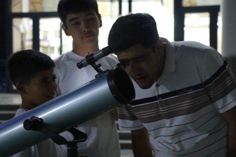 The Moon up close: a telescope observation
