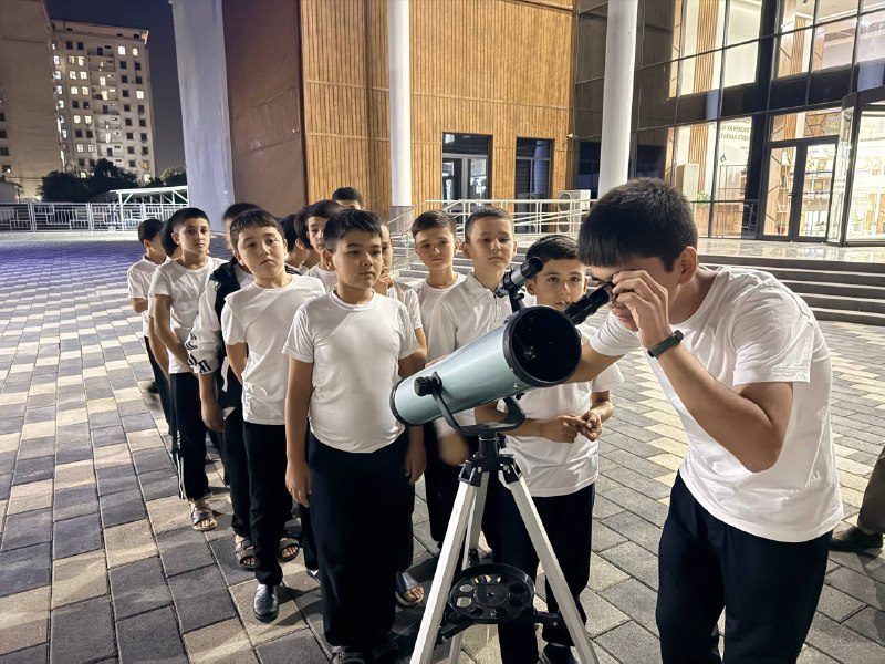 The Moon up close: a telescope observation