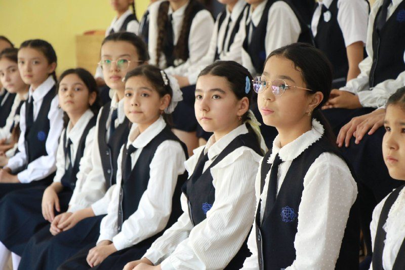 O‘quvchi qizlar bilan umumiy yig‘ilish
